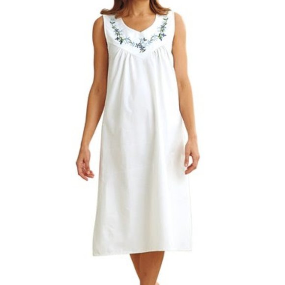 Cozee Corner Other - Sleeveless Embroidered Lounger/Nightgown